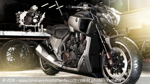 Yamaha VMax Hyper Modified par Ludovic Lazareth