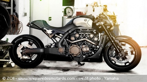 Yamaha VMax Hyper Modified par Roland Sands