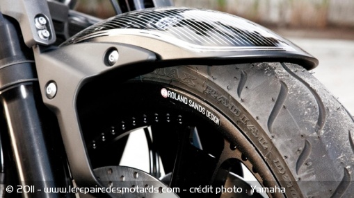 Yamaha VMax Hyper Modified par Roland Sands