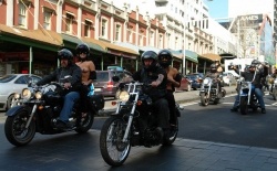 Le Boobs on Bikes : une parade d'actrices de films X à moto (c) photo: eroticaexpo.co.nz