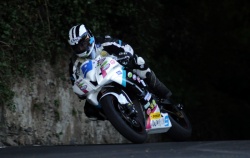 Dunlop remporte le Supersport 2 Thriller au TT