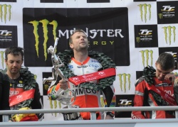 Podium de la Monster Energy Supersport 1 - Crédit photo : iomtt.com
