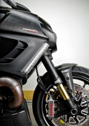Fourche Öhlins FGRT 301 pour Ducati Diavel