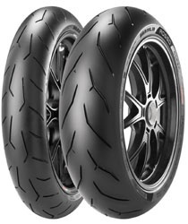 La Nouvelle MV Agusta chaussée de pneus Pirelli Diablo Rosso Corsa