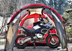 Une tente pour motard et moto: la Mototent par Lone Rider