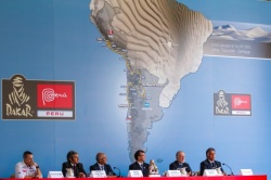 Etienne Lavigne, Directeur du Dakar et les ministre Péruviens - Crédit photo : ASO / Grupo Firbas