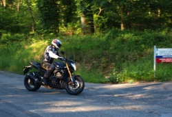 Deux militaires piloterons des Yamaha FZ8