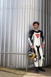 Dédicaces du pilote Guy Martin à Lille