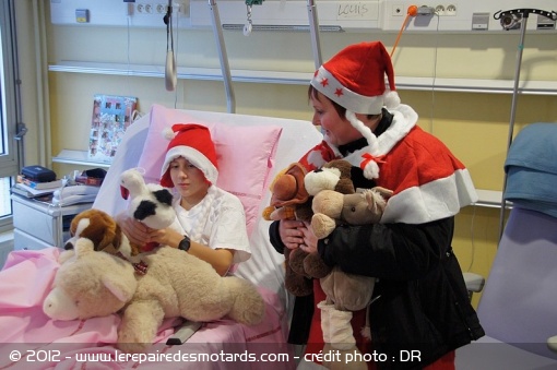 Un défilé de pères Noël motards pour les enfants malades