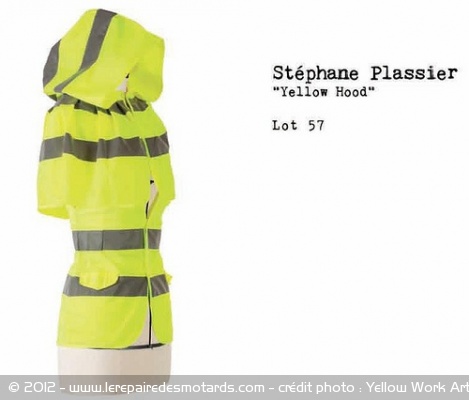 Le gilet jaune entre les mains de créateurs de mode