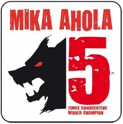Un logo pour ne pas oublier Mika Ahola