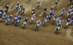 Seulement 6 points séparent les 4 premiers pilotes en MX1