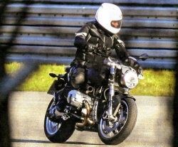 BMW HP2 Roadster - Crédit photo : DR