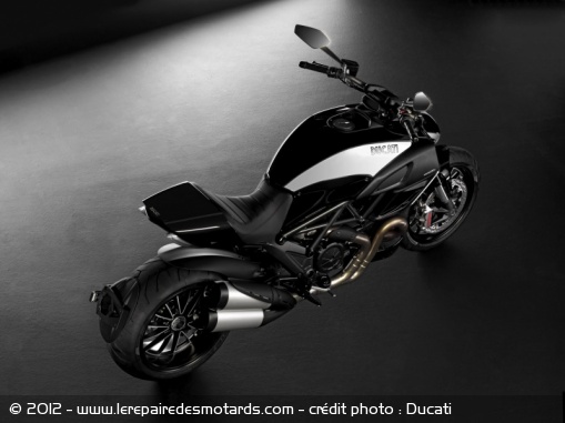 Ducati Diavel Cromo