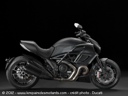 Ducati Diavel Dark