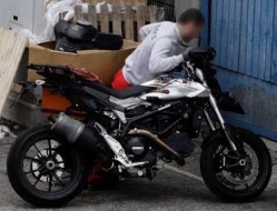 Ducati travaille sur une nouvelle Hypermotard refroidit à eau