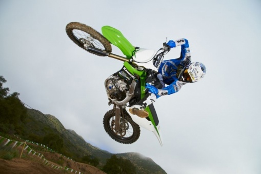 Nouvelle Kawasaki KX450F 2013 dans les airs