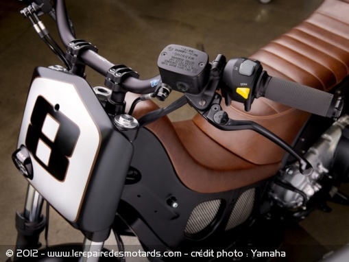 Yamaha TMax Hyper Modified par Roland Sands