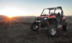 Peterhansel et Després au volant du Polaris RZR XP900 pour la Baja 500