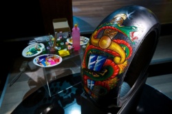 Pierelli s'initie au tatouage sur pneu à Milan