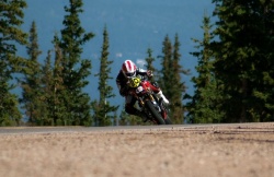 Bruno Langlois sur le podium de la Pikes Peak