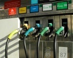 Prix du carburant : Ayrault annonce une diminution des taxes