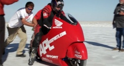 Record : 420 km/h sur une Honda CBR 1000 