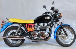 Triumph Bonnveille édition limitée Paul Smith aux enchères