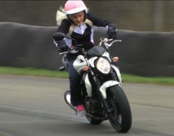 Video : La Suzuki Gladius 650, une moto de gonzesse ?