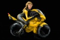 Une artiste crée motos à partir femmes nues