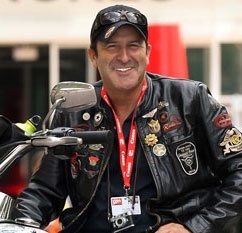 Eric Lobo, l'auteur du livre Road Angels : tour du monde à moto en Harley