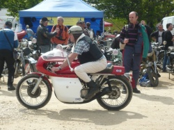 Coupes moto lgende : voyage  travers l'histoire de la moto