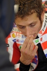 MotoGP Valentino Rossi déplore les motos Yamaha.