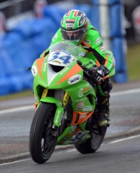 Alastair Seeley s'impose en Superstock et Supersport