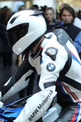 Une combinaison avec airbag intégré par Dainese et BMW