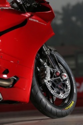 La Ducati 899 Panigale chaussée de Diablo Rosso Corsa