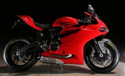 La Ducati 899 Panigale chaussée de Diablo Rosso Corsa