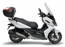Pare-brise et top-case Givi pour scooter Kymco K-XCT