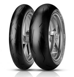 La MV Agusta F4 chaussée de pneus Pirelli Diablo Supercorsa SP