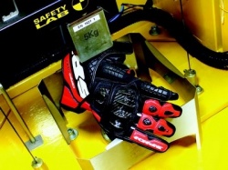 Gants Carbo Track de Spidi aux couleurs Tech 3