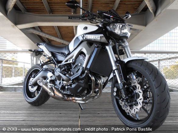 Yamaha MT-09 White and Black
