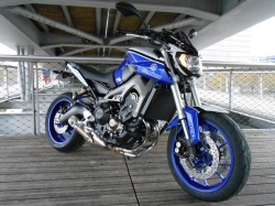 Yamaha MT-09 White and Blue Racing