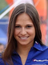 Claudia, la Miss Enduro 2012, sera présente au départ des courses