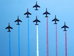 Une Harley-Davidson aux couleurs de la Patrouille de France
