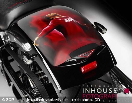 Une moto customisée par le footballer Rooney aux enchères