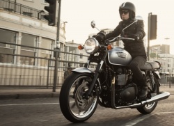 Retouches esthétiques pour la gamme Triumph Classics 2014