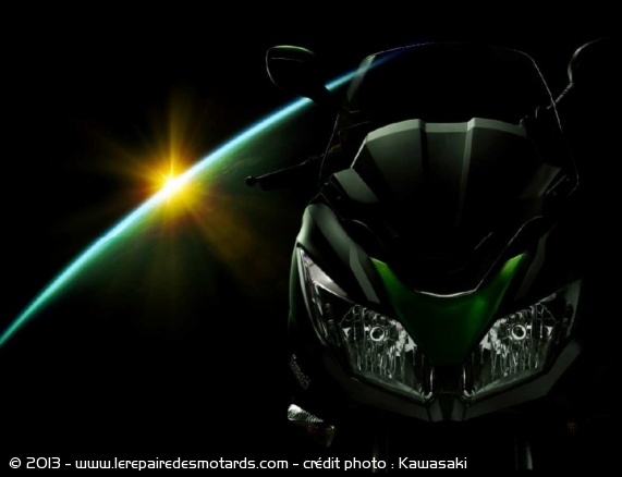 Kawasaki officialise son maxi-scooter J300