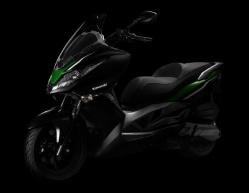 Kawasaki officialise son maxi-scooter J300