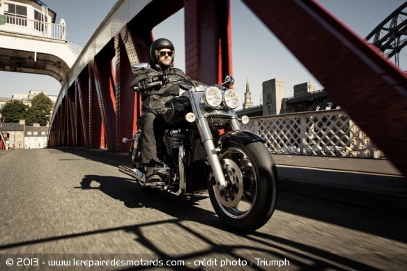 Triumph Thunderbird Commander
