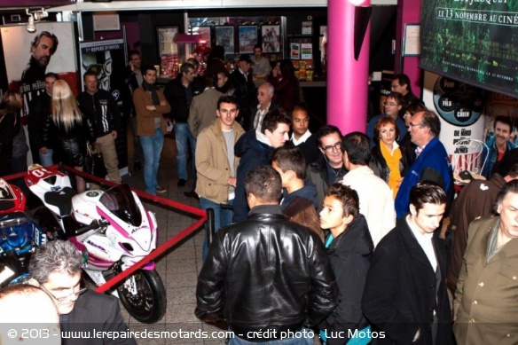 250 personnes à la première du film Amazone Fire